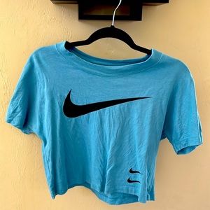 Girl - Blue Nike short - t-shirt